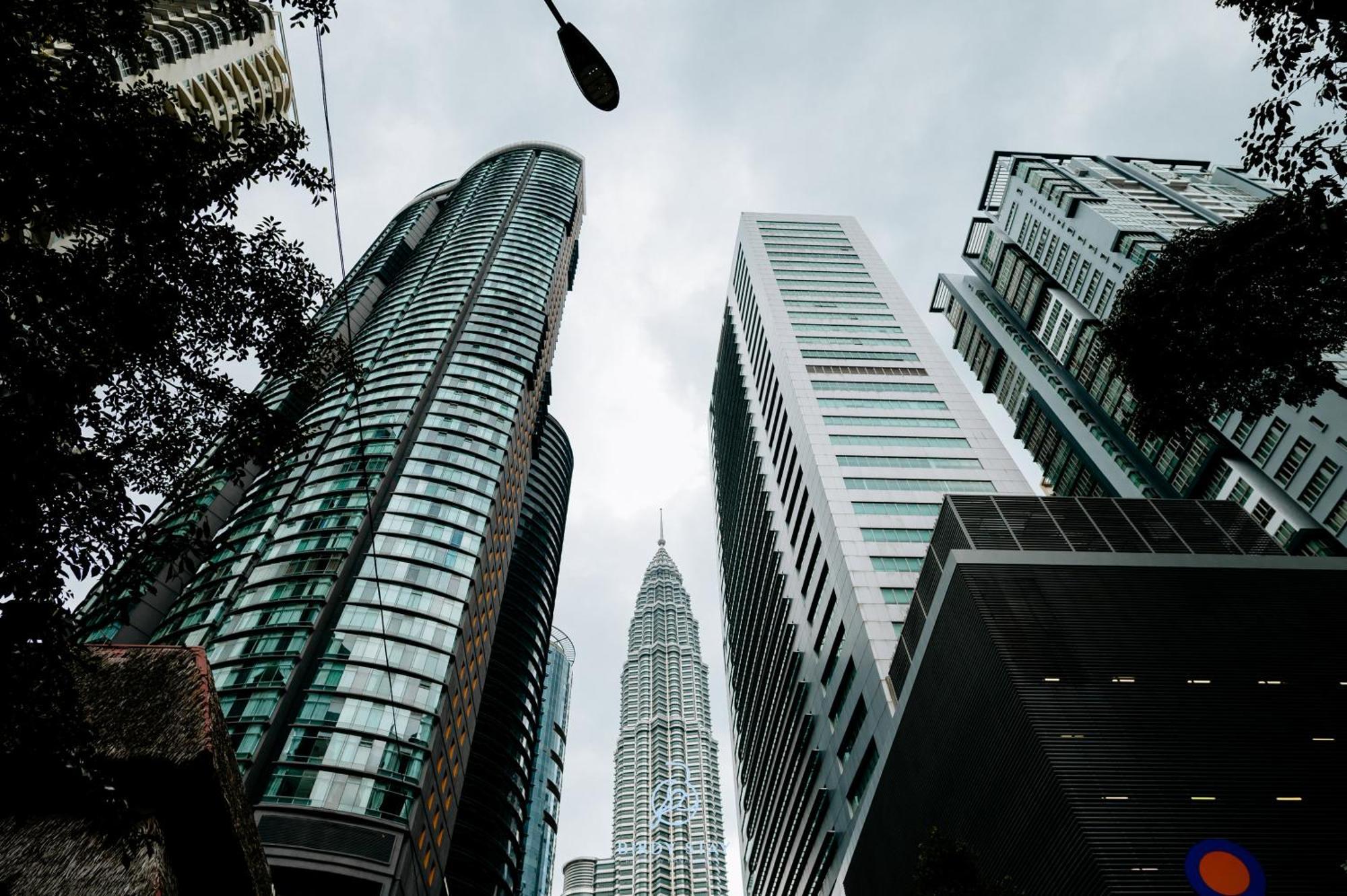 Sky Klcc By Birdy