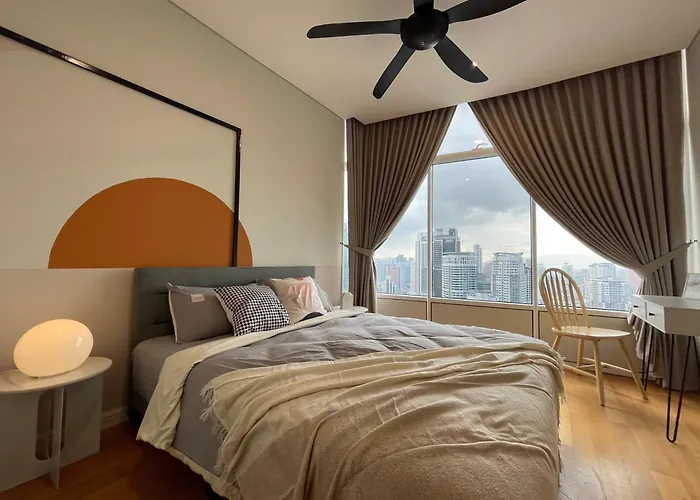 Sky Suites Klcc Homestay By Birdy Stay