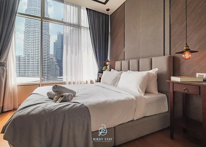 Sky Suites Klcc Homestay By Birdy Stay